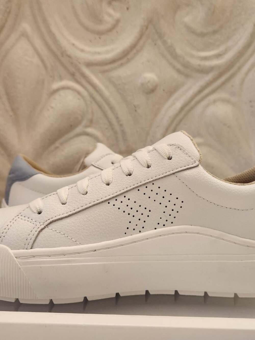 Dr. Scholl's Take it Easy White leather sneakers. NIB. - Picture 7 of 14